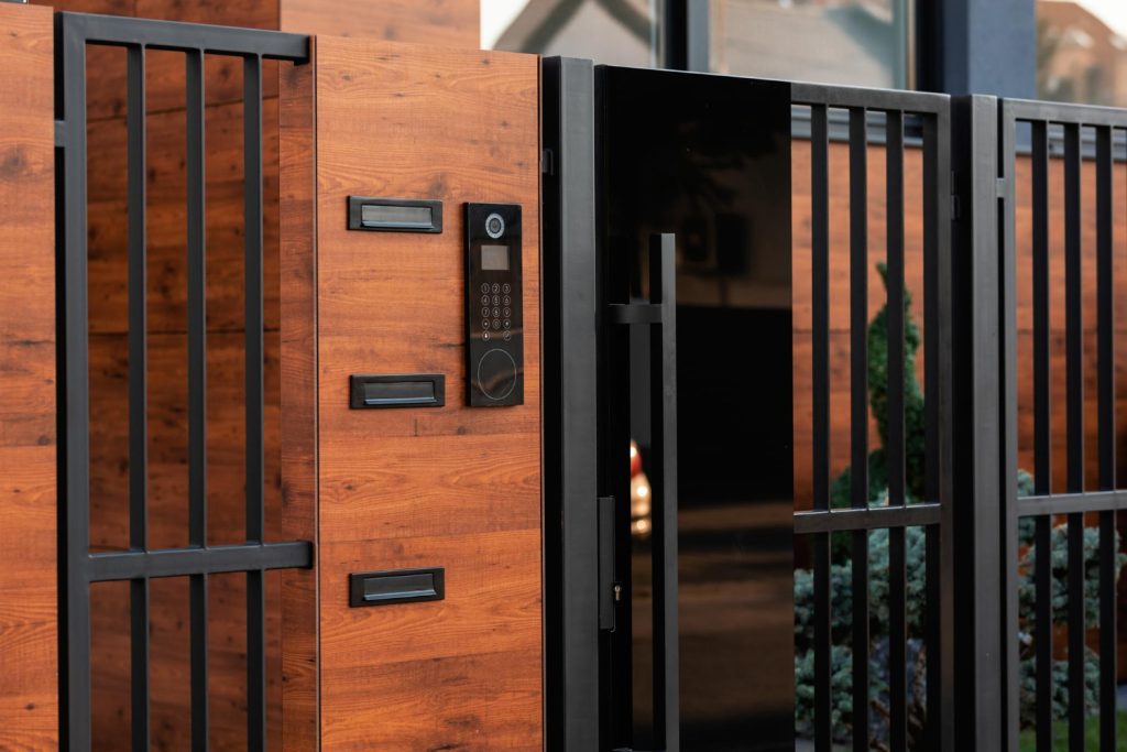Smart Locks & Keyless Entry Systems
