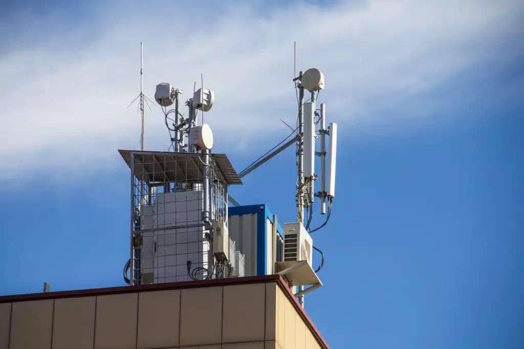 Distributed Antenna Systems (DAS)